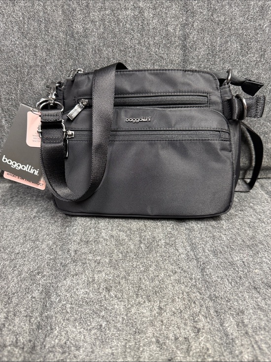 Baggallini Handbags - Baggallini Black Nylon Crossbody Messenger Bag
